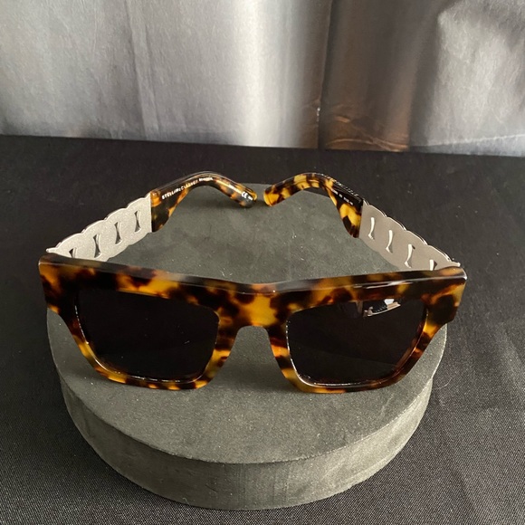 Stella McCartney Tortoise-shell sunglasses. Chic w/silver hardware on the sides. - Picture 5 of 6